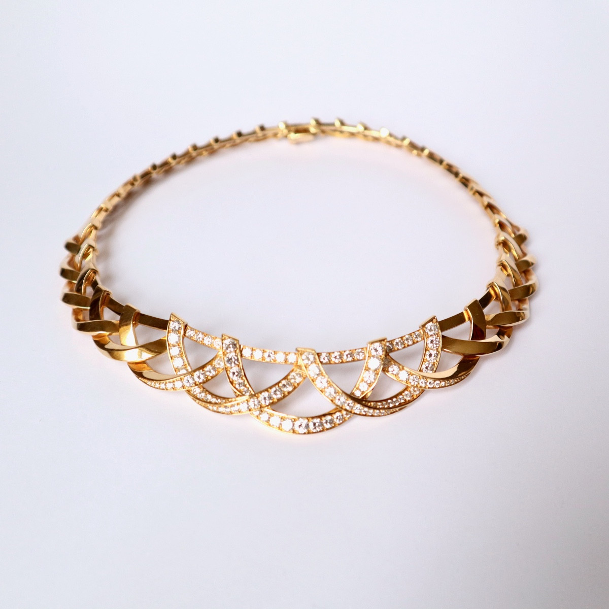 Van Cleef And Arpels Collier Rigide Or 18 Carats Et Diamants