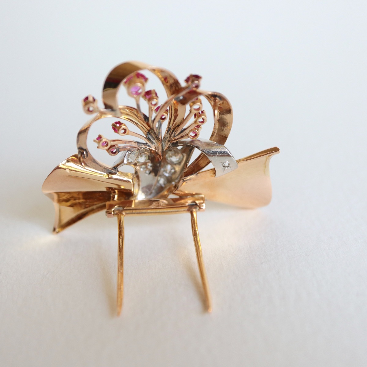1940s Brooch In 18-kt Yellow Gold With Rubies And Diamonds-photo-4