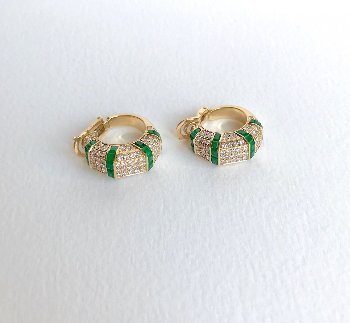 Piaget Earrings In 18 Kt Yellow Gold Diamonds And Emeralds.-photo-2