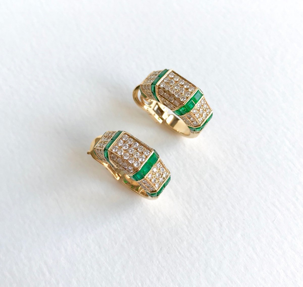 Piaget Earrings In 18 Kt Yellow Gold Diamonds And Emeralds.-photo-4