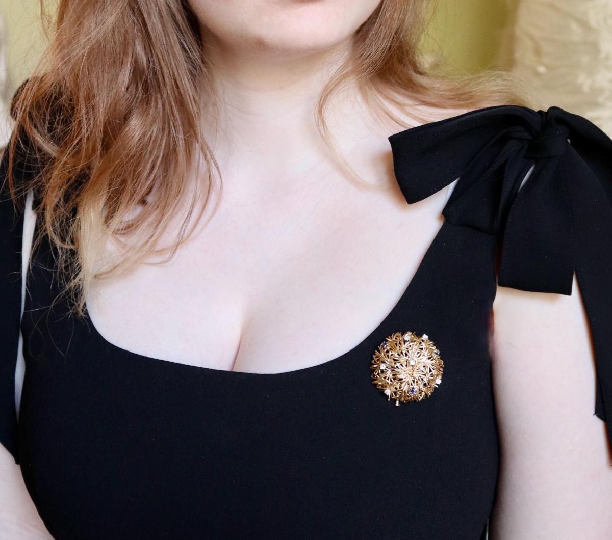 Boucheron Stylized Thistle Ball Brooch In 18k Yellow Gold Sapphires And Diamonds-photo-2