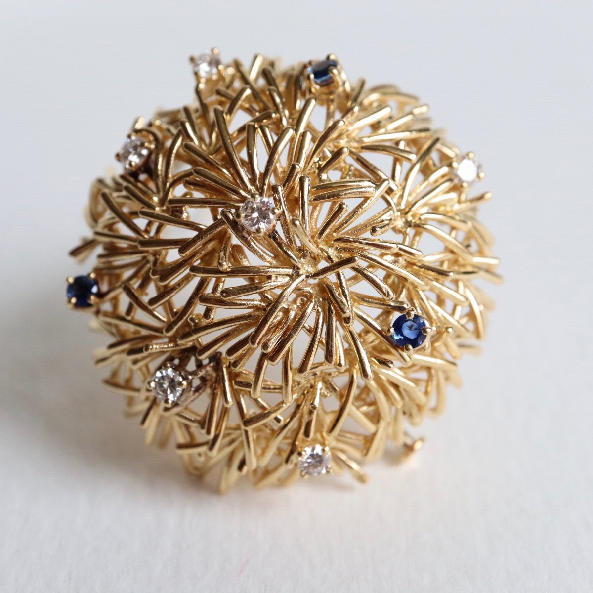 Boucheron Stylized Thistle Ball Brooch In 18k Yellow Gold Sapphires And Diamonds-photo-2
