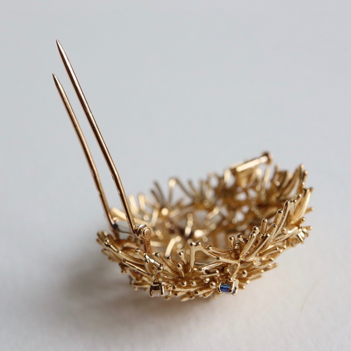 Boucheron Stylized Thistle Ball Brooch In 18k Yellow Gold Sapphires And Diamonds-photo-1