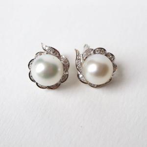 Clips d'Oreilles Perles Diamants Or Blanc 18 Carats