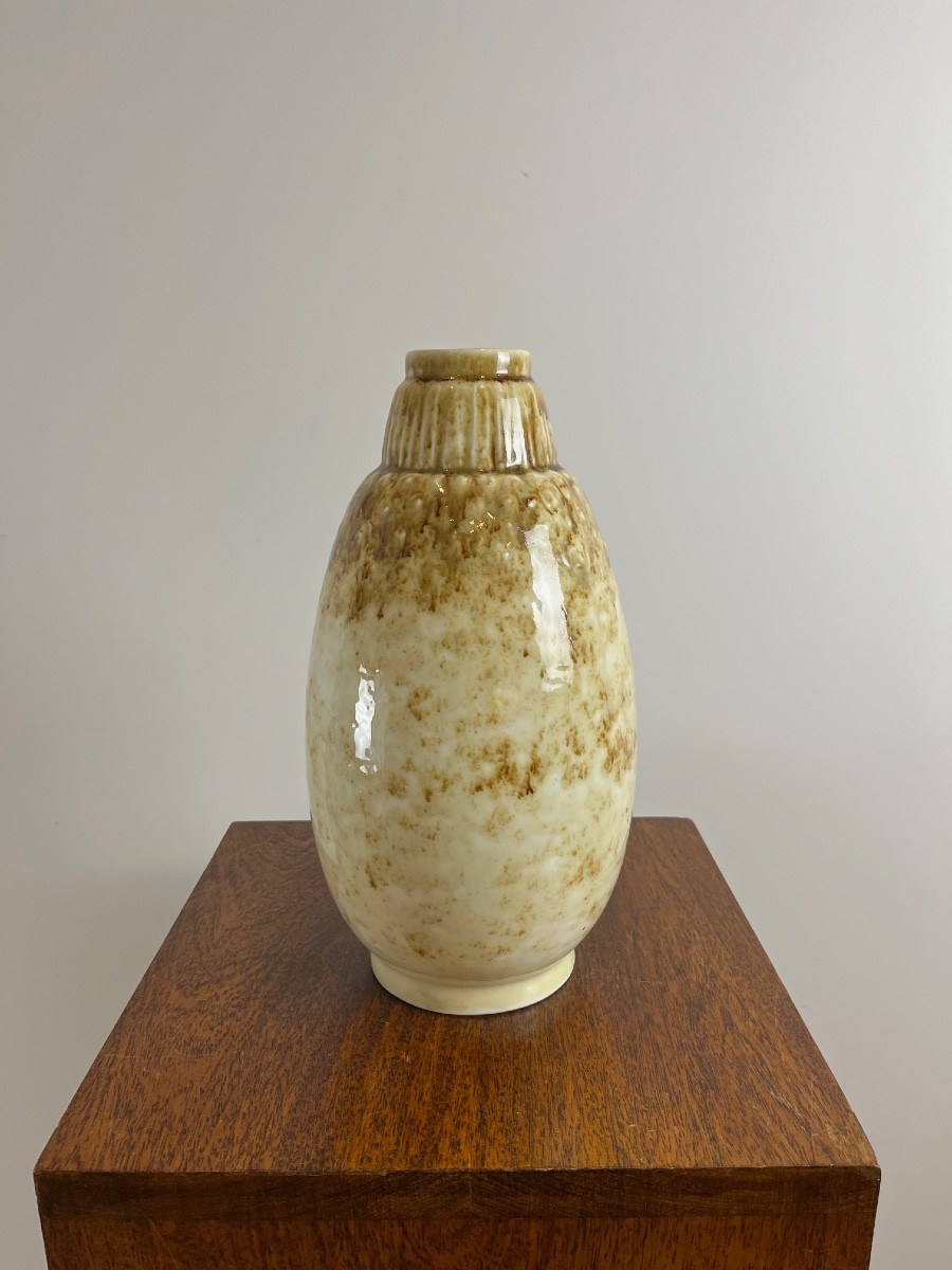 Vase Art Déco en porcelaine, signé