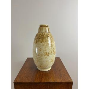 Vase Art Déco en porcelaine, signé
