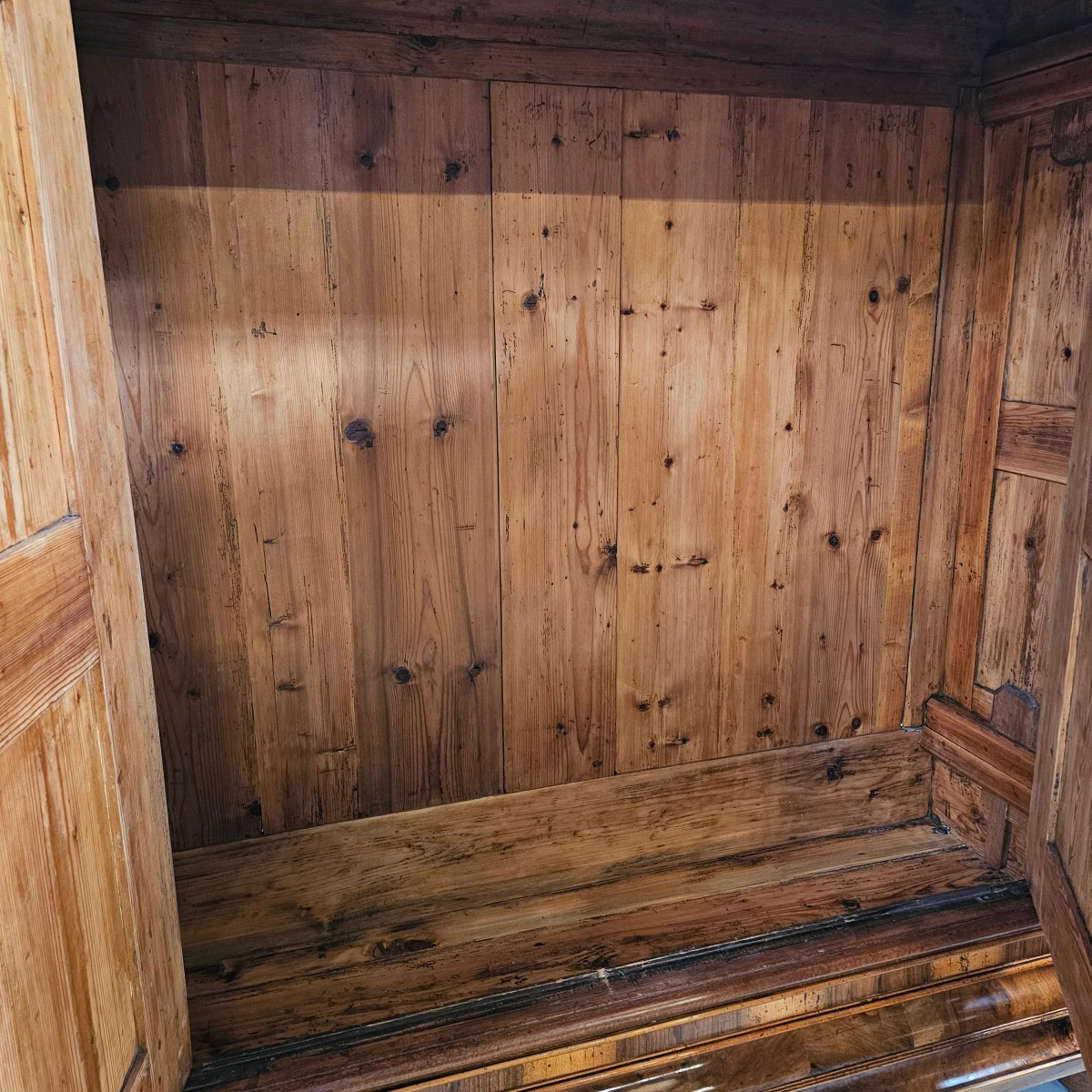 Baroque Wardrobe XVIII-photo-3
