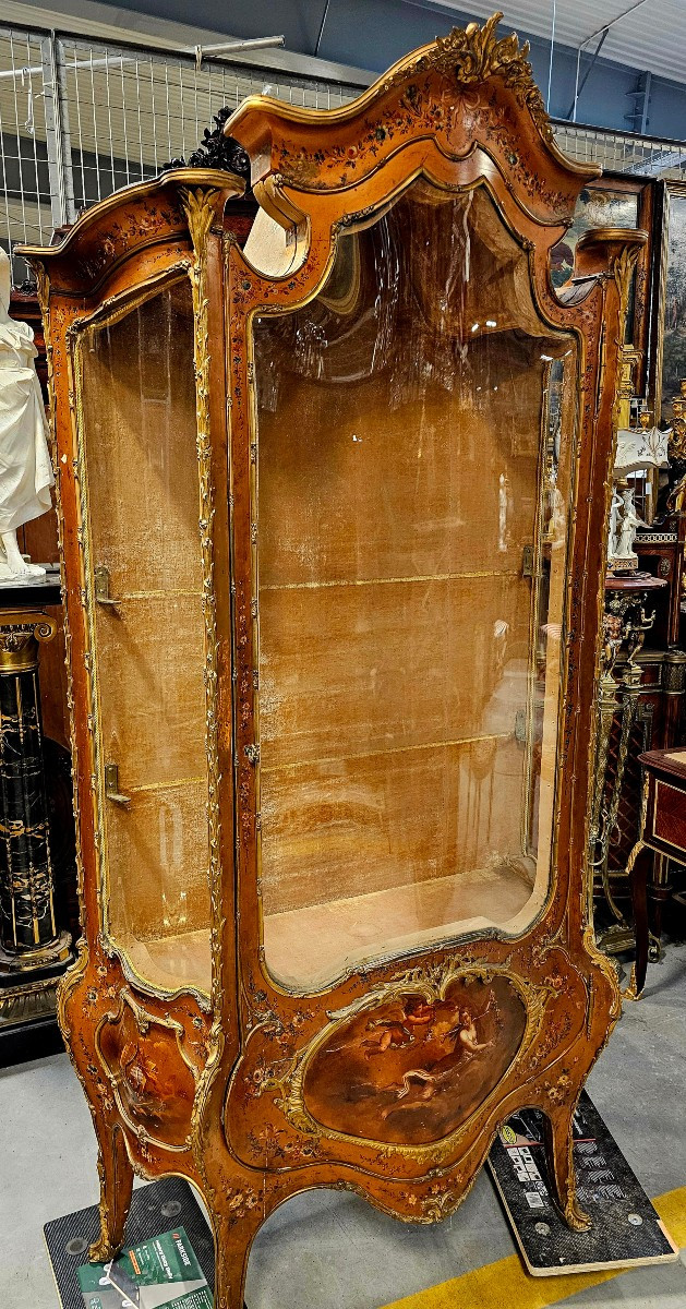 Vitrines  style Louis XV 
