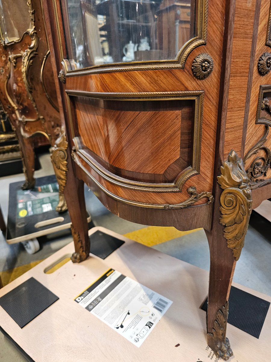 Louis XV-style Display Cabinets-photo-3