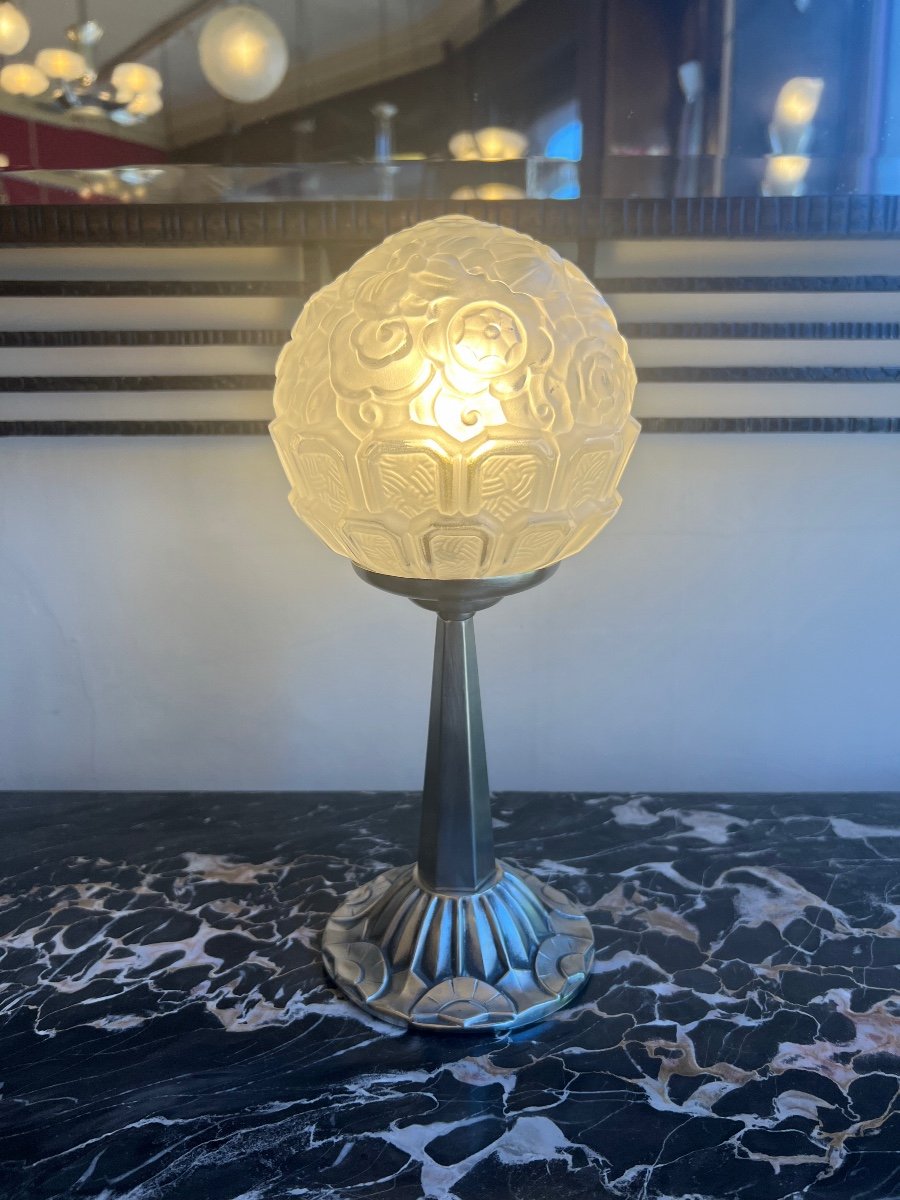 Lampe  Art Déco « Boule » Avec Pied Bronze Et Métal Nickelé ( France )   ( Art Deco 1930 ) 