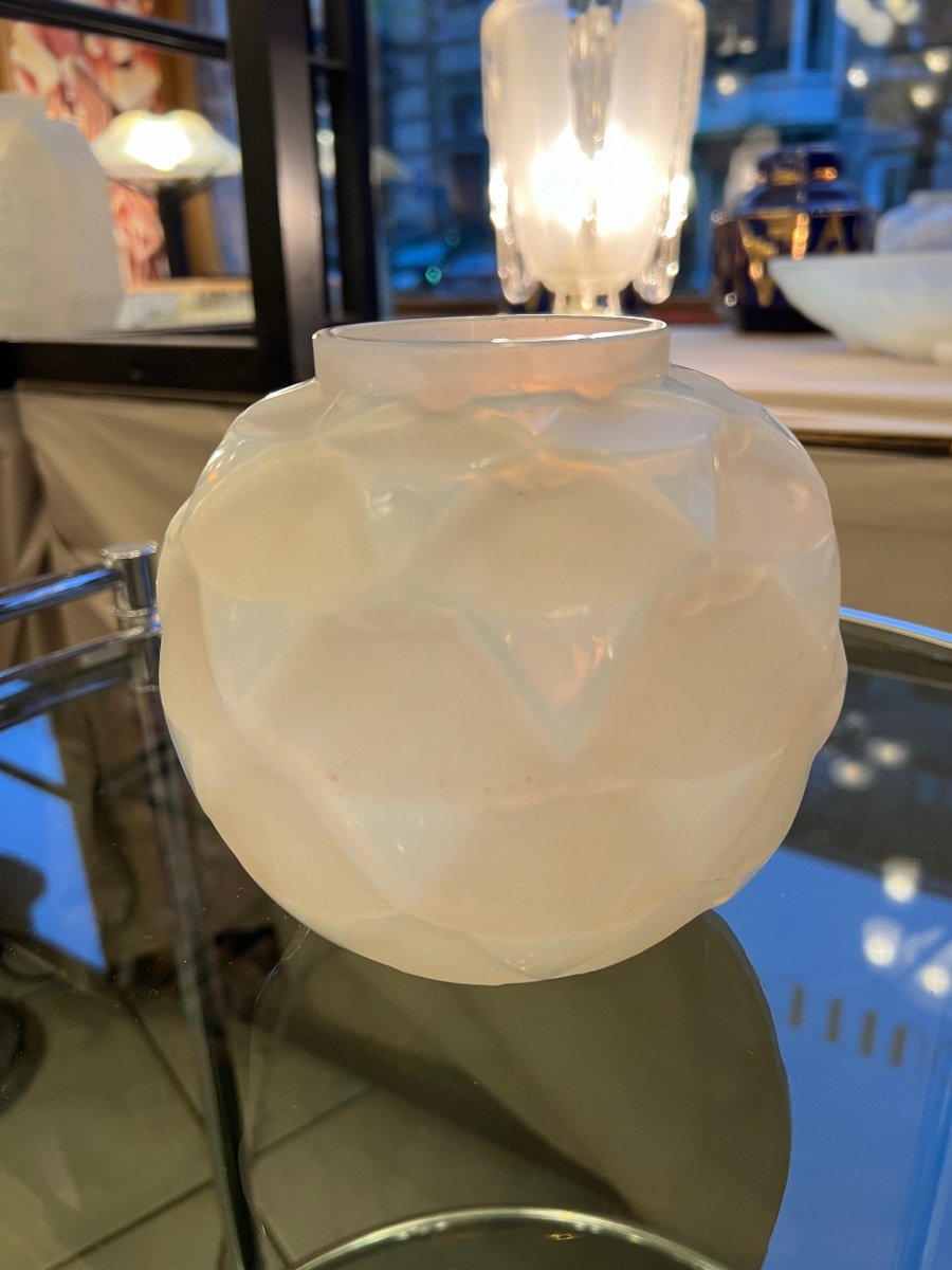 Art Deco Opalescent “ball” Vase André Hunebelle “houblon” Model Signed (vases 1930)-photo-2