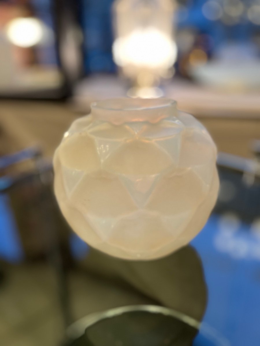 Art Deco Opalescent “ball” Vase André Hunebelle “houblon” Model Signed (vases 1930)-photo-3