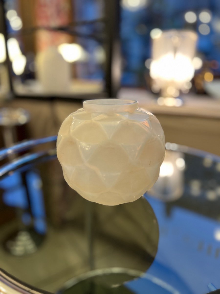 Art Deco Opalescent “ball” Vase André Hunebelle “houblon” Model Signed (vases 1930)-photo-4