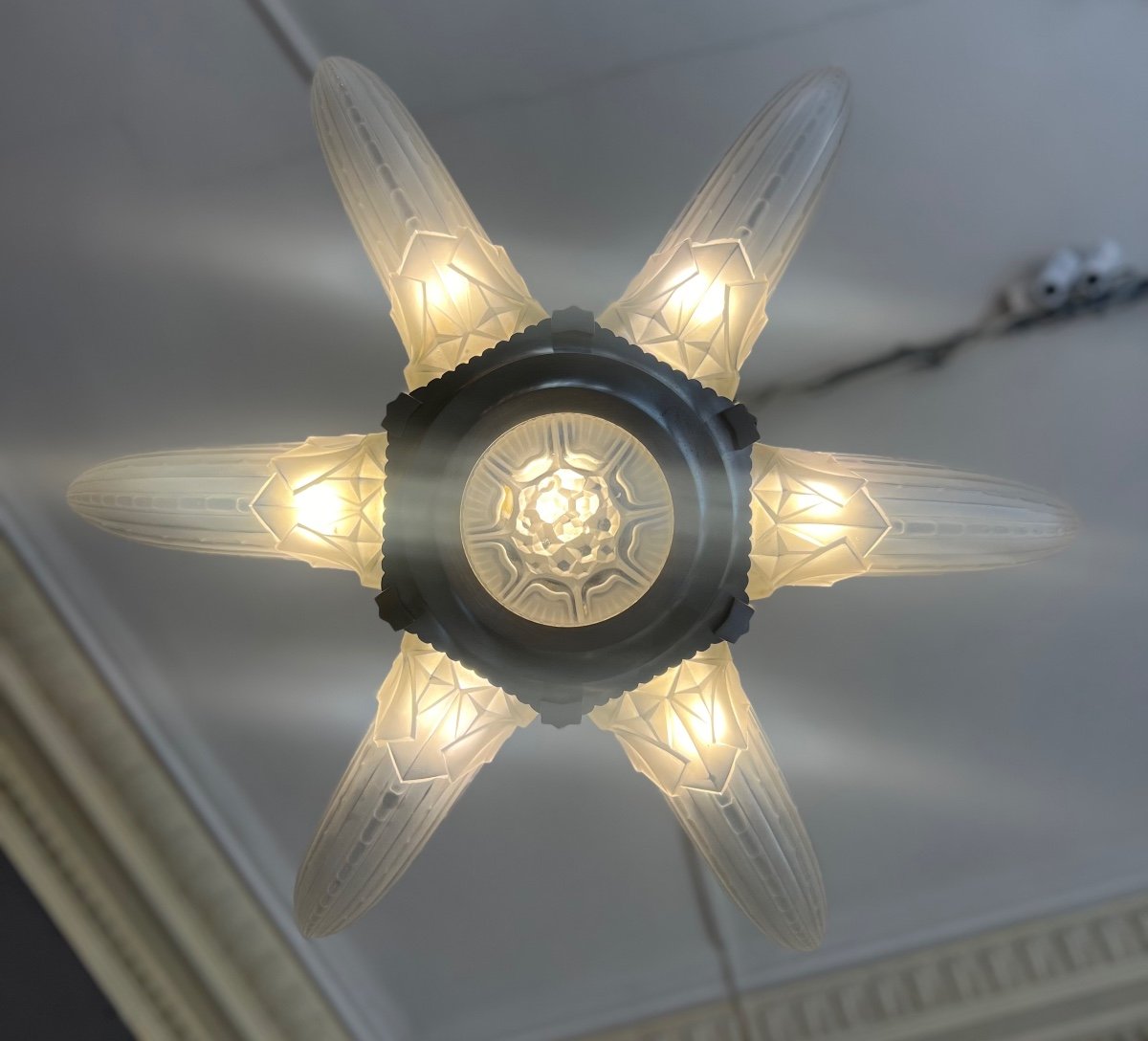 Splendid Art Deco Val Saint Lambert “star” Chandelier With 6 Arms (art Deco Chandeliers 1930) -photo-2