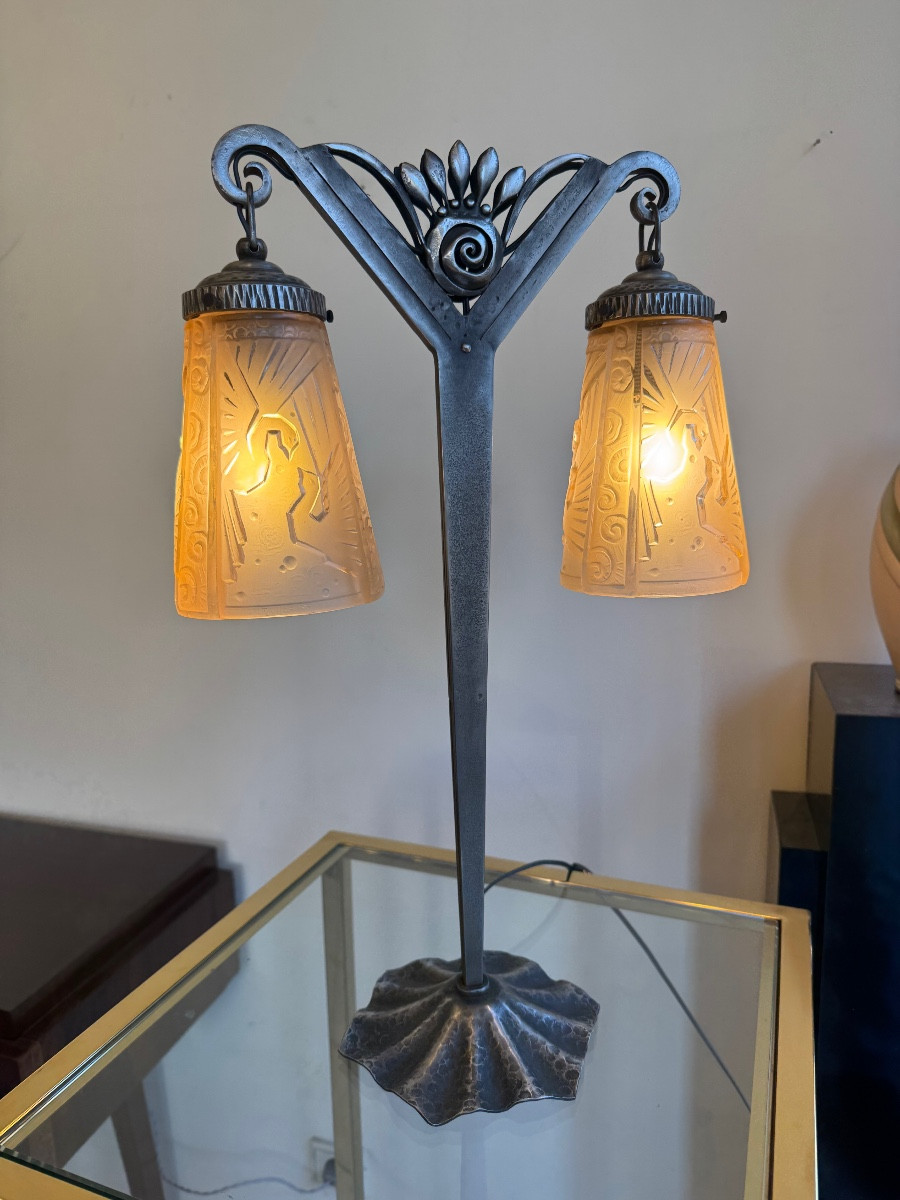 Importante Lampe Art Déco Signée Müller Frères « Aux Paons » Saumonée / Fer Forgé Art Deco 1930