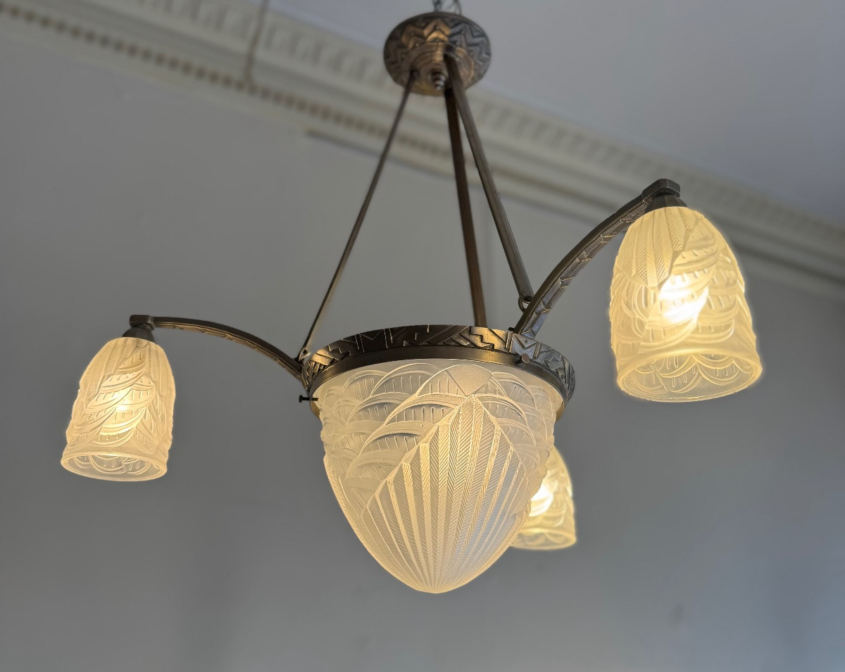Art Deco Chandelier Signed Schneider France 403 With Three Tulips And A Shell (art Deco Chandeliers 1930 -photo-2