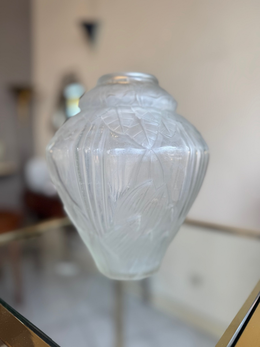 Vase Art Déco Modèle «  Iris » signé A. Hunebelle / Verre satiné blanc ( vases art deco 1930 ) -photo-6
