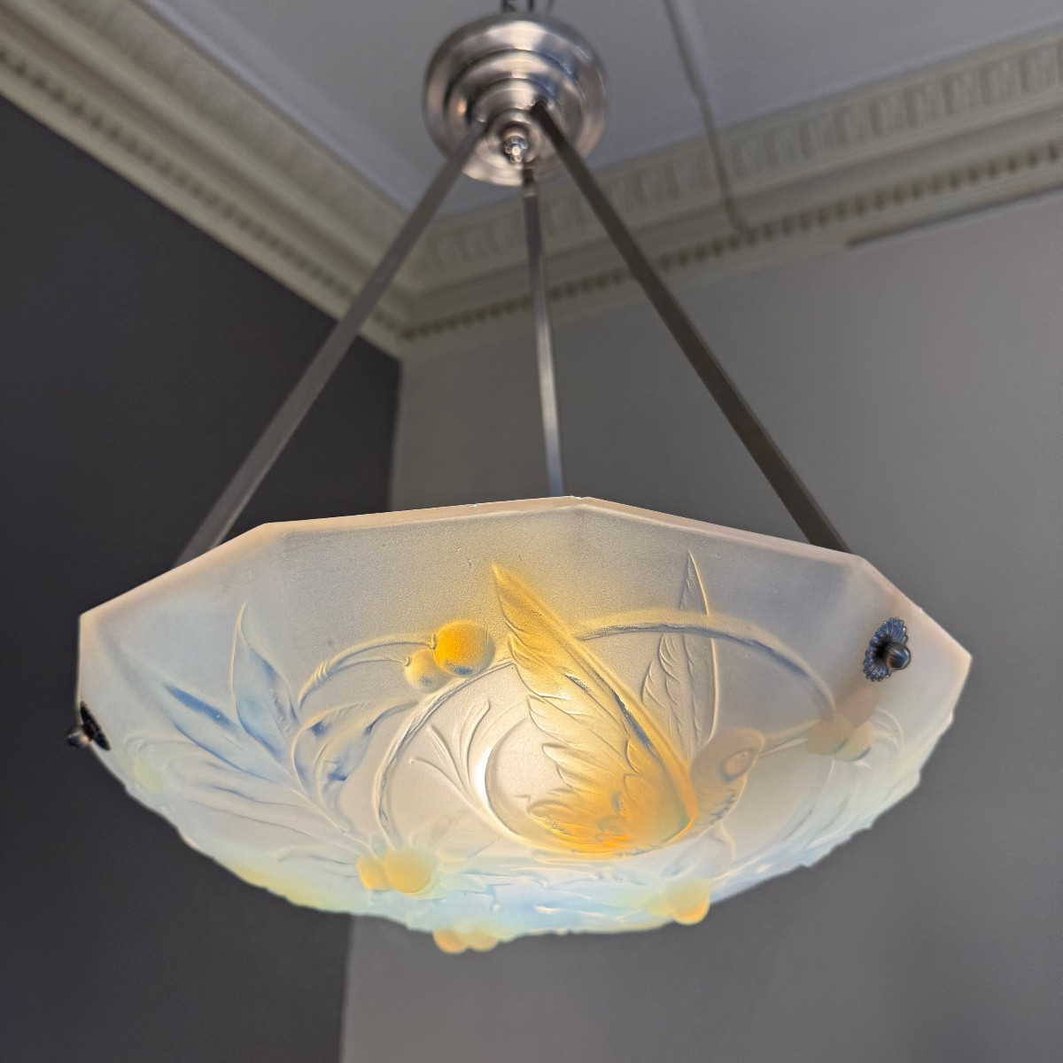Suspension / Plafonnier Art Déco Verlys en Verre opalescent  ( lustre art deco 1930 ) 