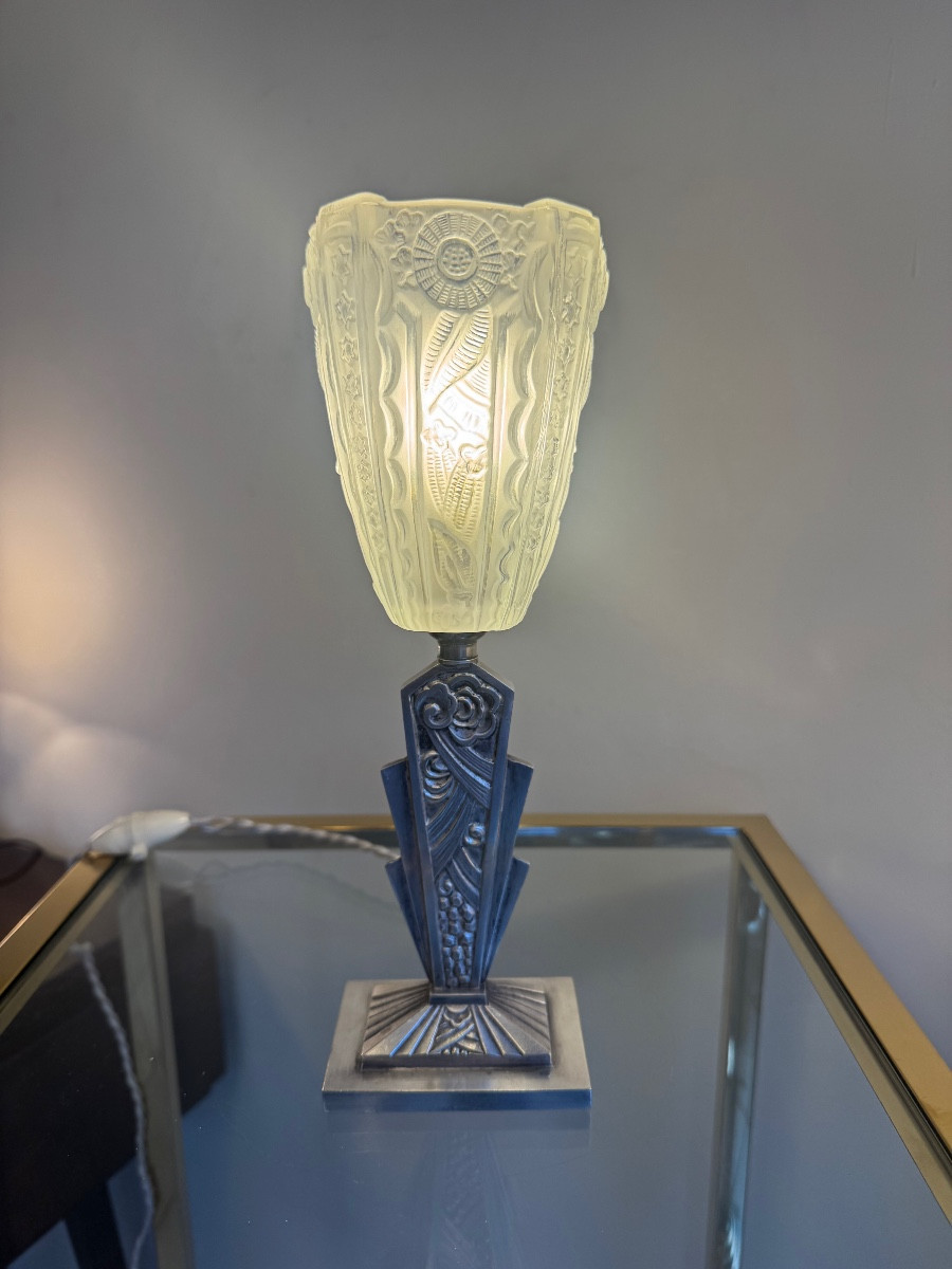 Lampe Art Déco Donna Paris en verre moulé pressé et bronze nickelé ( lampes art deco 1930 )
