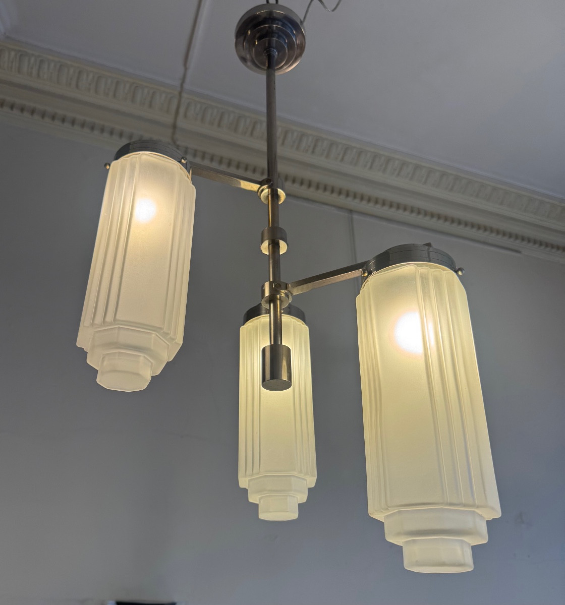 Suspension / Lustre Art Déco Moderniste modèle « Skyscraper » / métal chromé   ( art deco 1930 