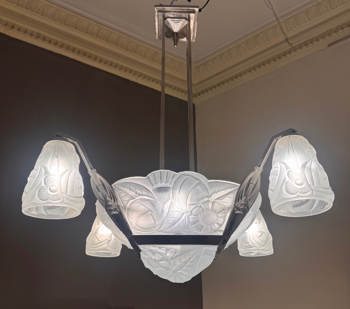 Art Deco Chandelier With 4 Panels And 4 Tulip Shades, Signed Degué / Nickel-plated Bronze (art Deco Chandeliers, 1930s)
