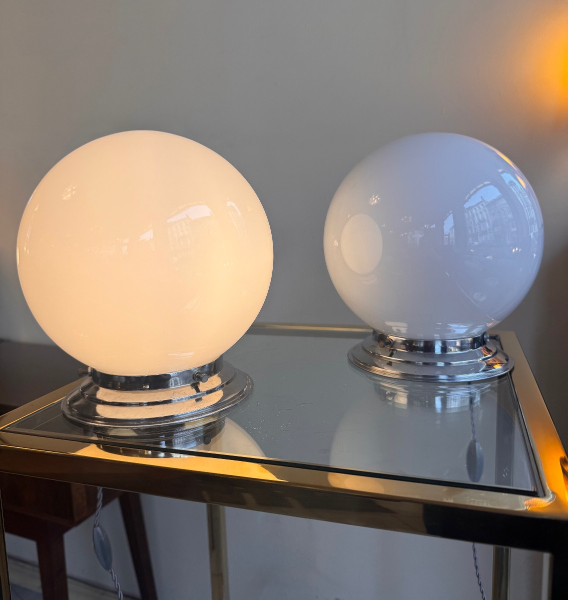 Paire de Lampes Art Déco Moderniste «  Boule » Opaline blanche / chrome ( lampe art deco 1930-photo-2
