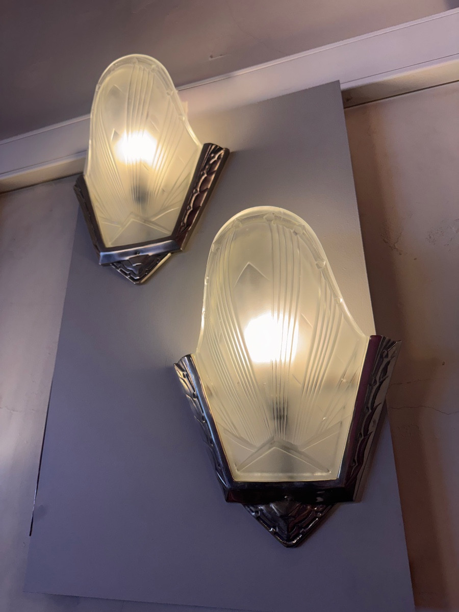 Pair Of Art Deco Wall Sconces, Verreries Des Hanots, "coquille" Model (five Available, 1930) 