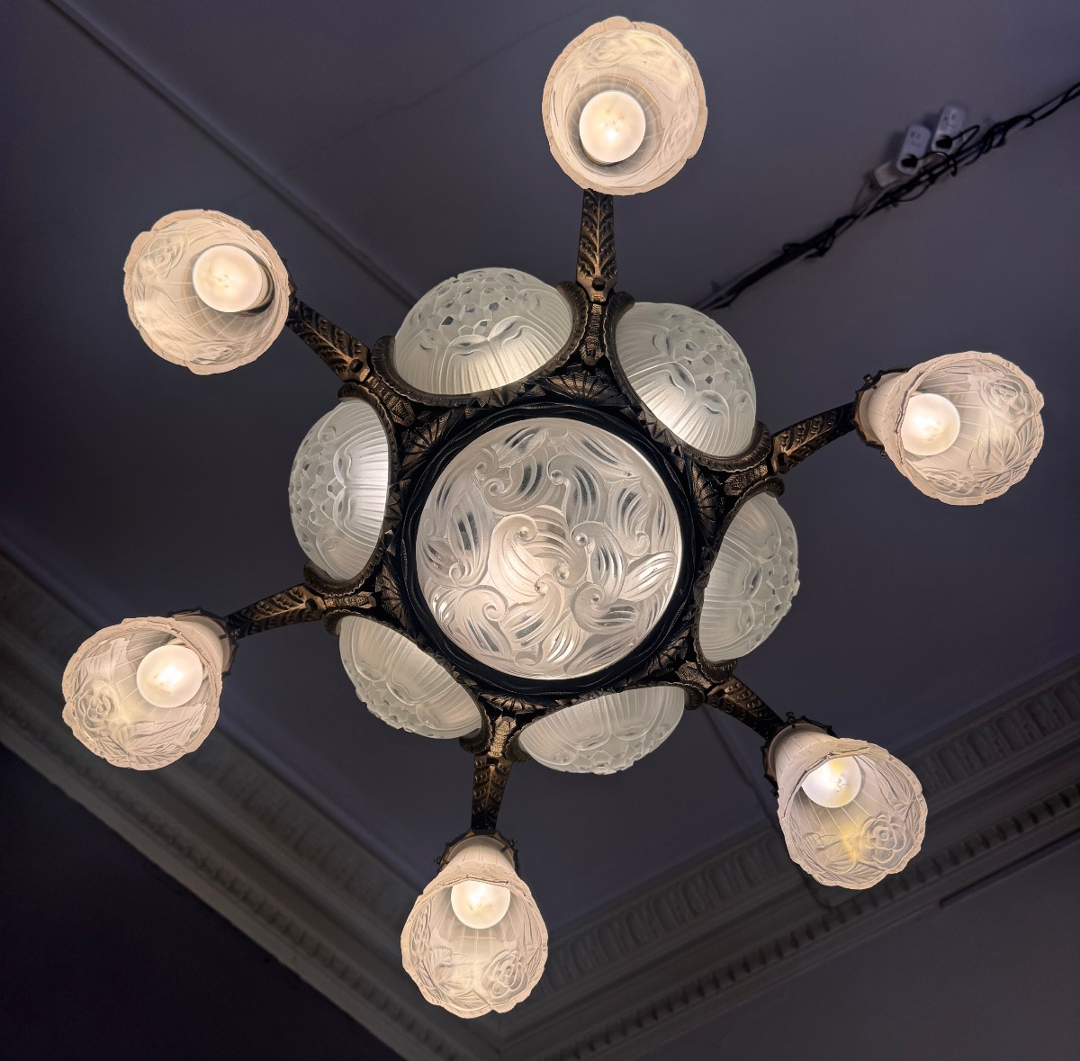 Belgian Art Deco Chandelier With Six Tulip-shaped Shades / Six Glass Portholes / A Central Cup (1930s)-photo-2