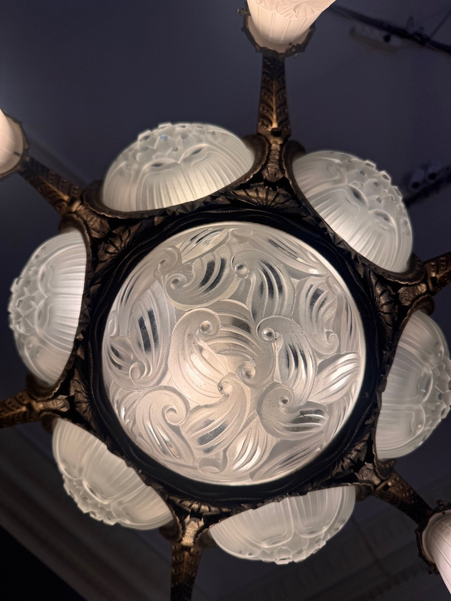 Belgian Art Deco Chandelier With Six Tulip-shaped Shades / Six Glass Portholes / A Central Cup (1930s)-photo-3