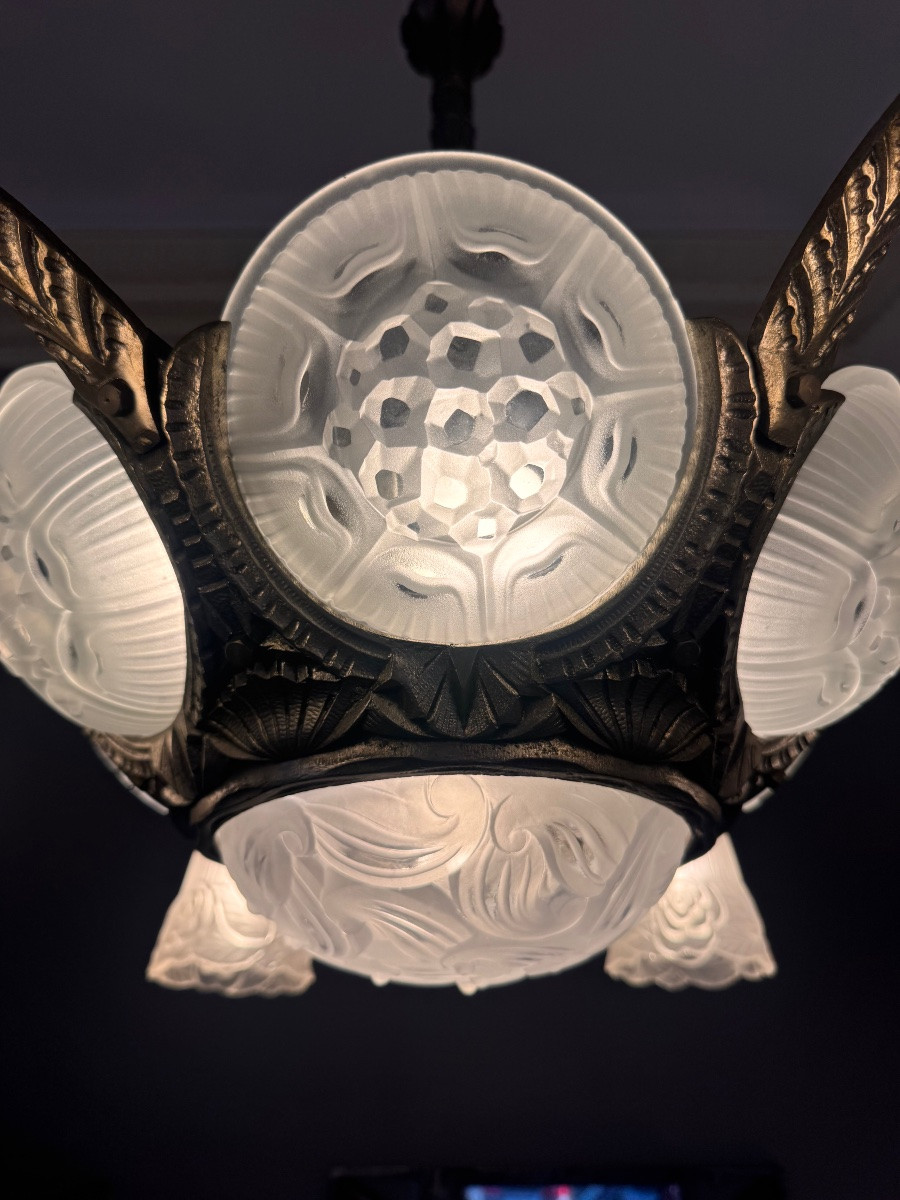 Belgian Art Deco Chandelier With Six Tulip-shaped Shades / Six Glass Portholes / A Central Cup (1930s)-photo-5