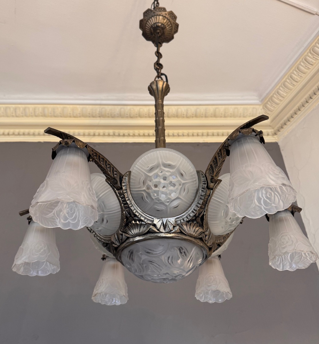 Belgian Art Deco Chandelier With Six Tulip-shaped Shades / Six Glass Portholes / A Central Cup (1930s)-photo-6
