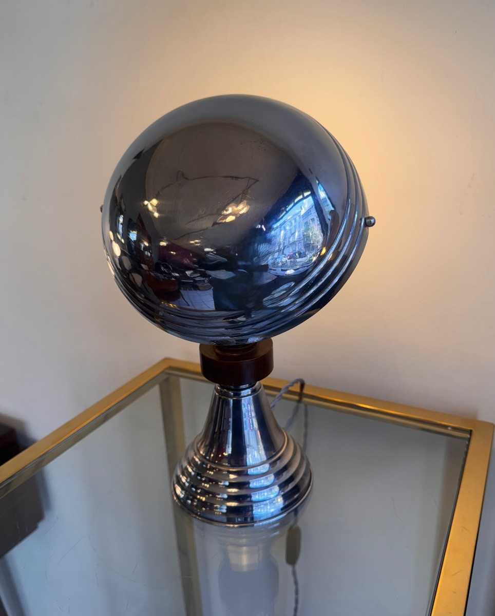 Lampe Art Déco Moderniste à réflecteur pivotant en métal chromé avec bague en Acajou  ( 1930 ) -photo-1