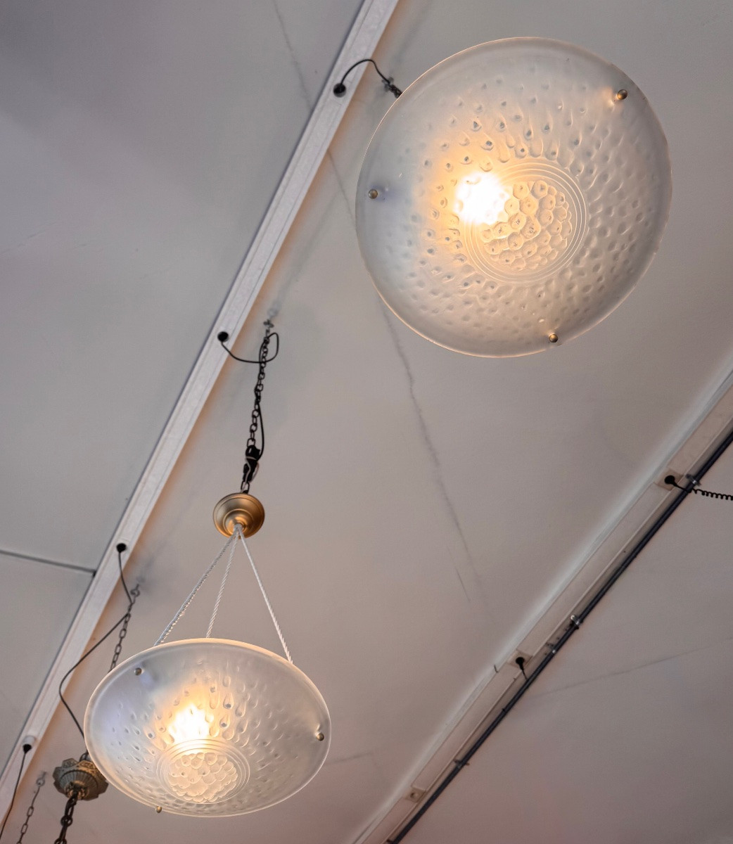 Paire de Suspensions / Plafonniers Art Déco  Modèle «  Gouttes » Signées Müller Frères ( 1930 )-photo-1