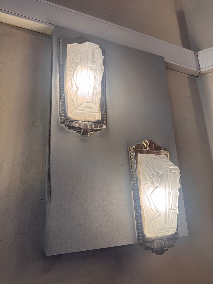 Pair Of Art Deco Sconces By Verreries Belges Et Lustrerie Bruxelloise / Bronze ( Sconce 1930 )-photo-2