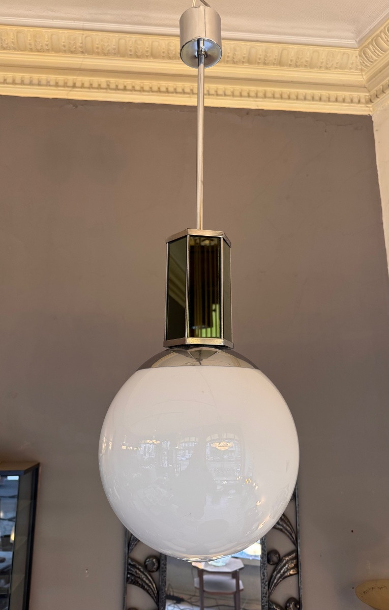 Suspension Art Déco Moderniste 1940 en opaline blanche et métal chromé + miroirs art deco 1930 -photo-3