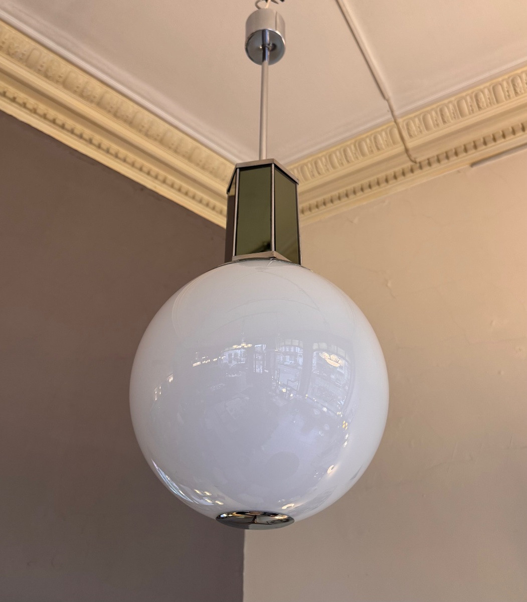 Suspension Art Déco Moderniste 1940 en opaline blanche et métal chromé + miroirs art deco 1930 -photo-4