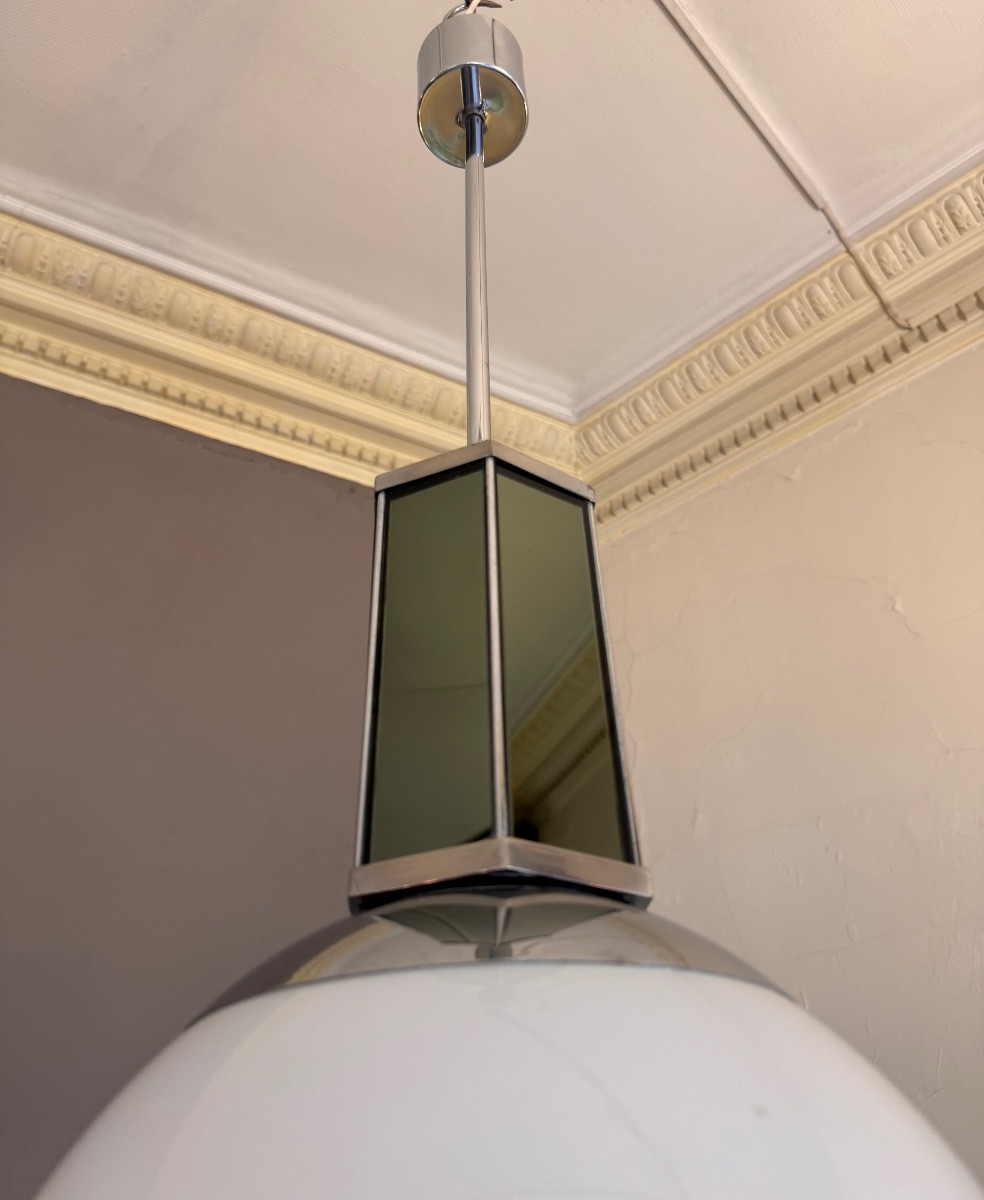 Suspension Art Déco Moderniste 1940 en opaline blanche et métal chromé + miroirs art deco 1930 -photo-4