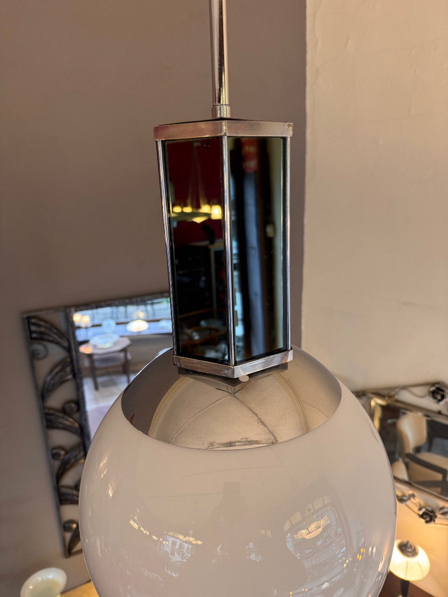 Suspension Art Déco Moderniste 1940 en opaline blanche et métal chromé + miroirs art deco 1930 -photo-5