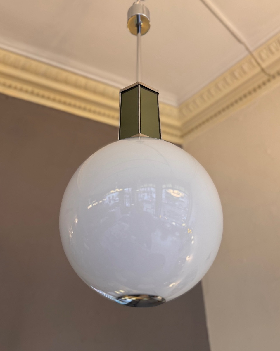 Suspension Art Déco Moderniste 1940 en opaline blanche et métal chromé + miroirs art deco 1930 