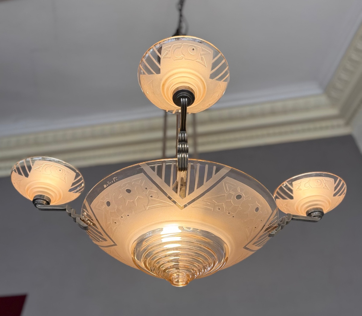 Art Deco Chandelier In Salmon Sandblasted And Transparent Polished Glass Signed Müller Frères ( Deco 1930 )