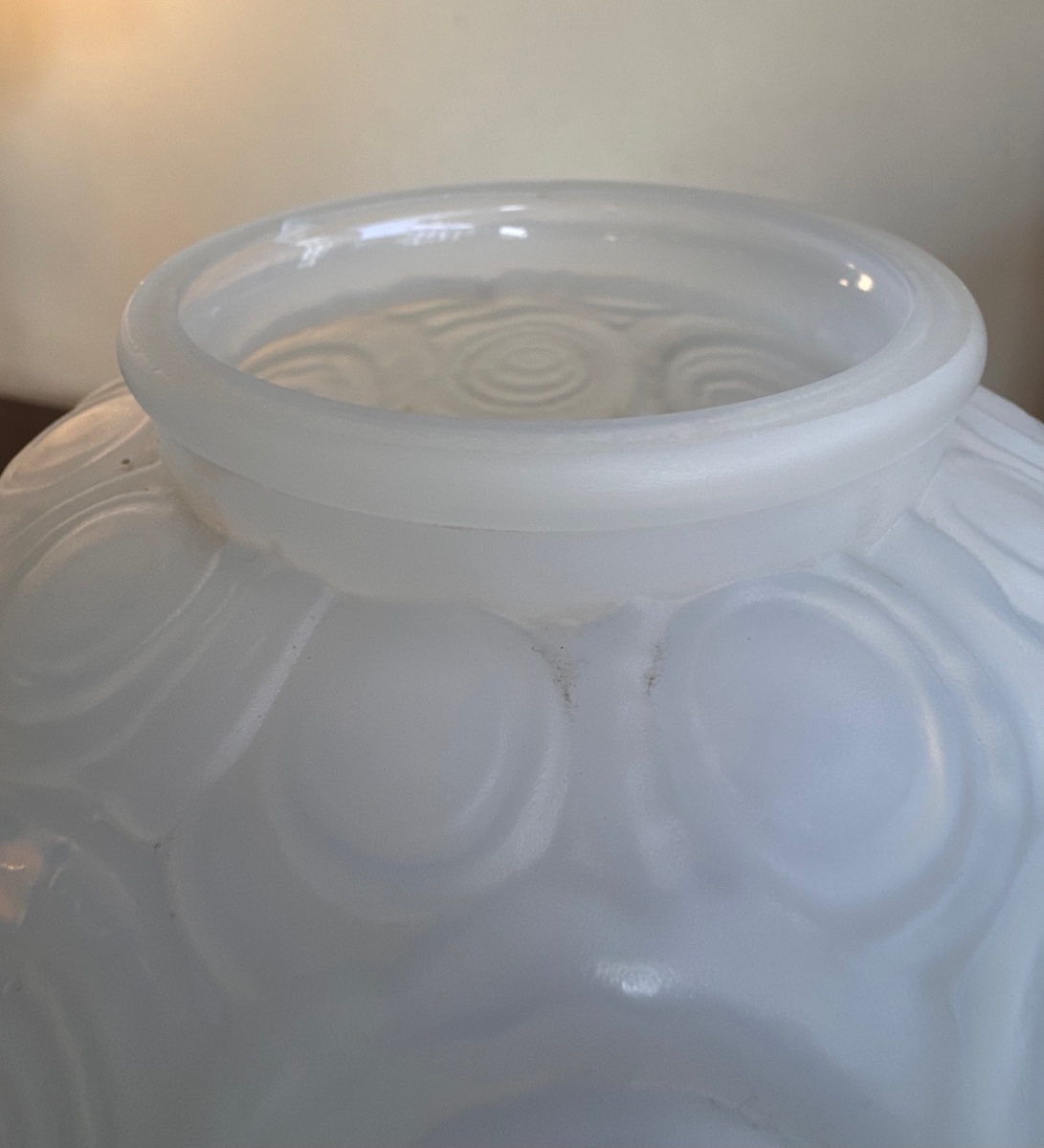 Art Deco "roses" Vase (large) In Opalescent Glass, Signed A. Hunebelle (art Deco, 1930)-photo-3