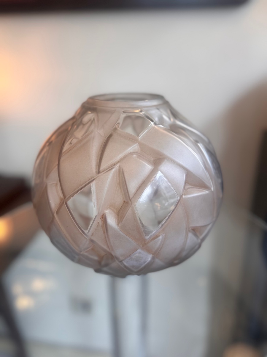 Art Deco "braided Leaves" Ball Vase With Sepia Patina, Signed A. Hunebelle (art Deco, 1930) -photo-2