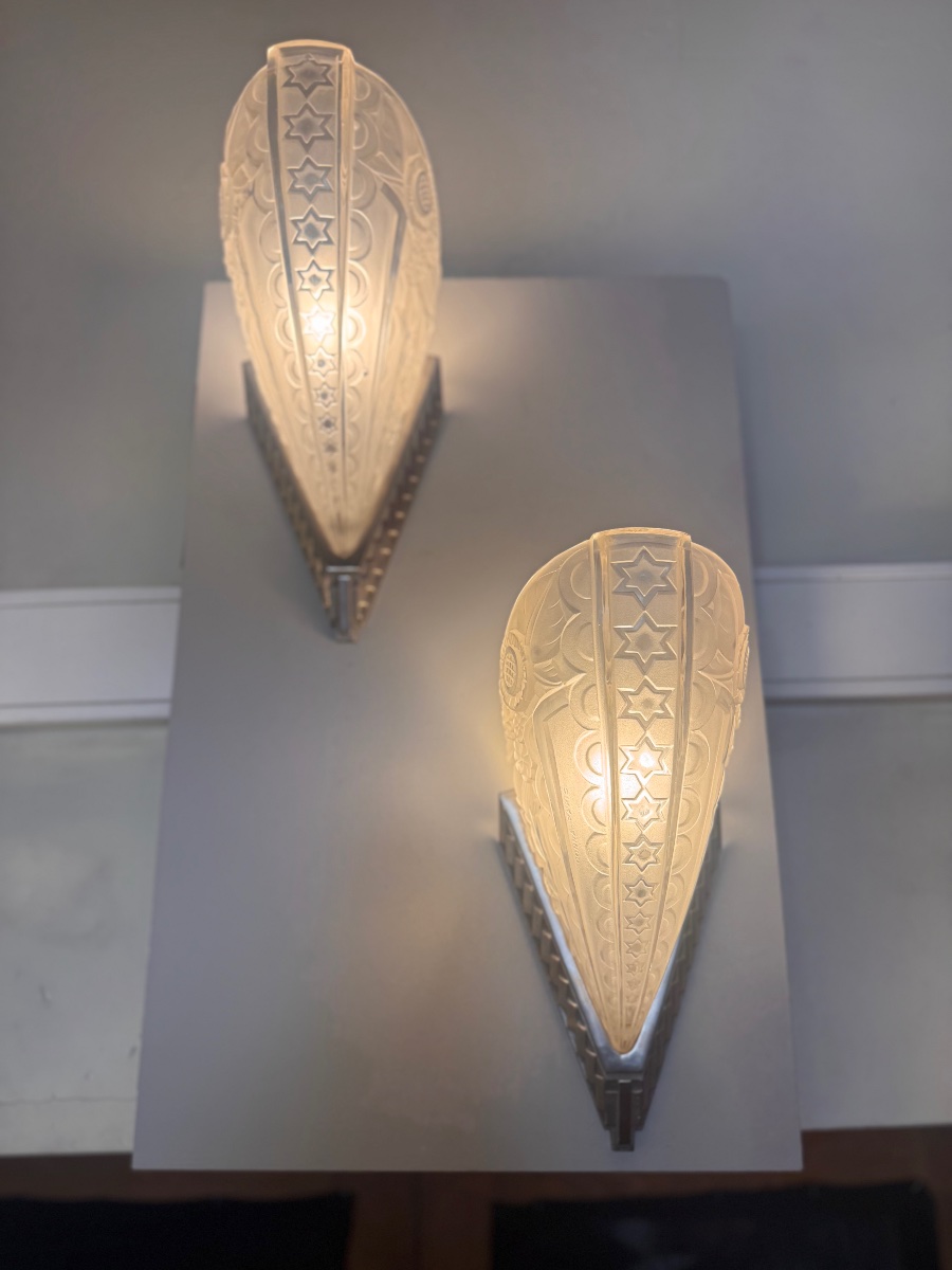 Pair Of Art Deco Wall Sconces Signed Donna Paris / Pressed Glass And Nickel-plated Bronze (art Deco, 1930) -photo-2
