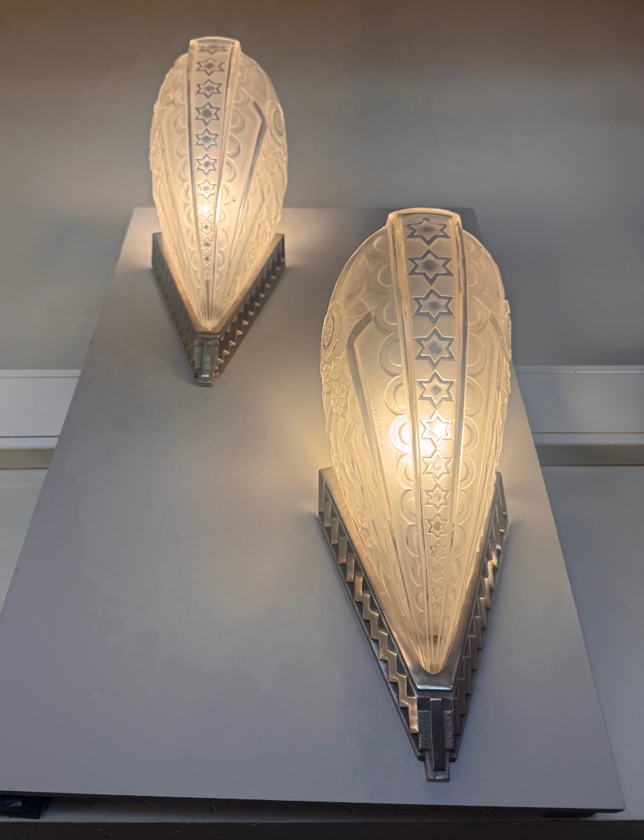 Pair Of Art Deco Wall Sconces Signed Donna Paris / Pressed Glass And Nickel-plated Bronze (art Deco, 1930) -photo-4