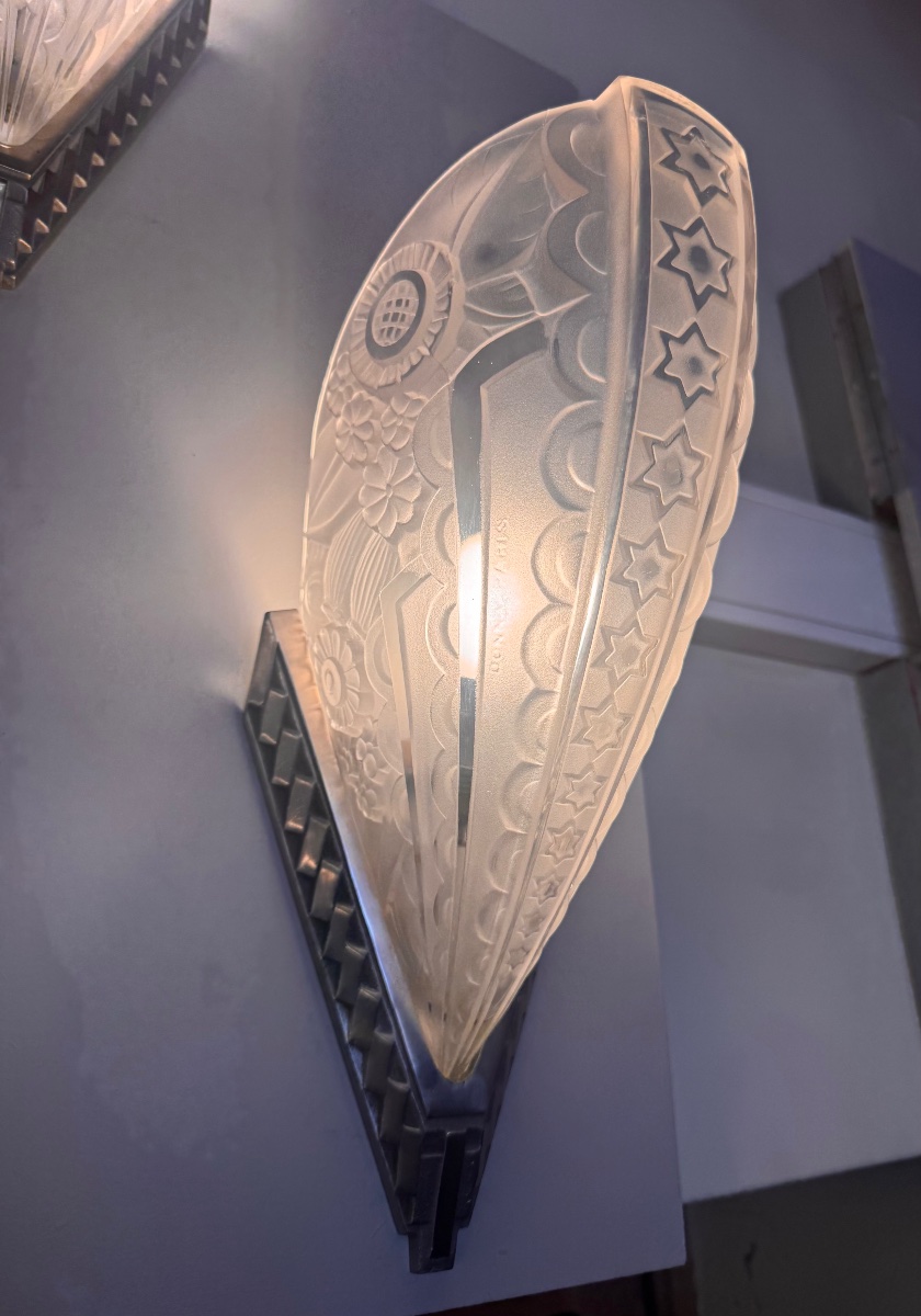 Pair Of Art Deco Wall Sconces Signed Donna Paris / Pressed Glass And Nickel-plated Bronze (art Deco, 1930) -photo-2