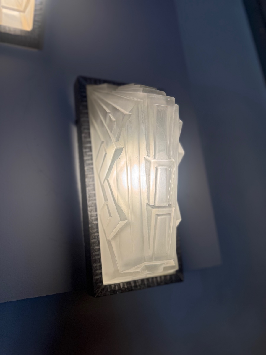 Paire d’appliques Art Déco Val Saint Lambert  / fer forgé à patine anthracite  ( art deco 1930 -photo-1