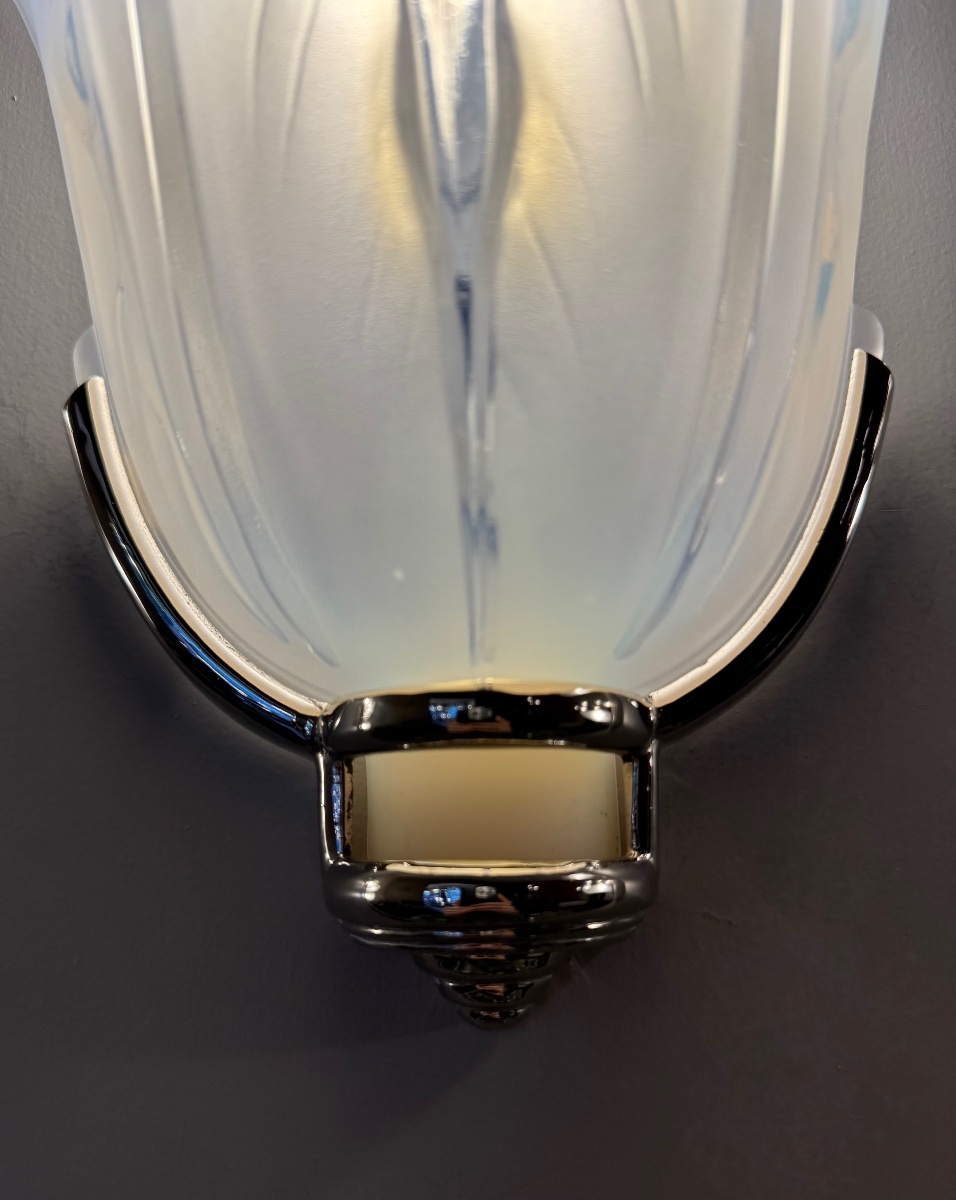 Pair Of Art Deco Wall Sconces By Jean Gauthier, Made Of Opalescent Glass, Signed Ezan France (1930s) -photo-3