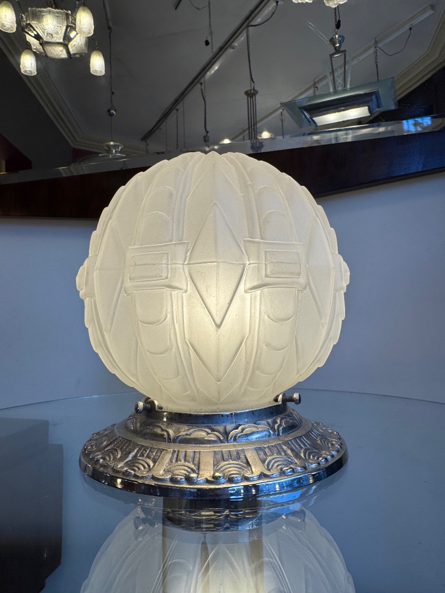Lampe à poser / Veilleuse Art Déco « Boule » en verre pressé et bronze nickelé ( deco 1930 ) -photo-2