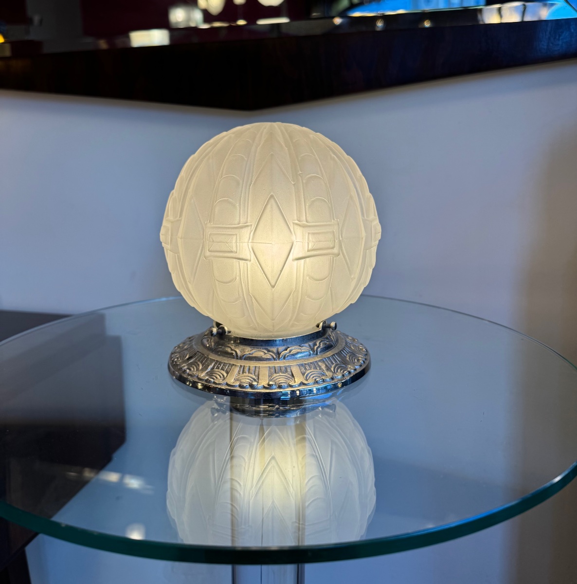 Lampe à poser / Veilleuse Art Déco « Boule » en verre pressé et bronze nickelé ( deco 1930 ) -photo-2