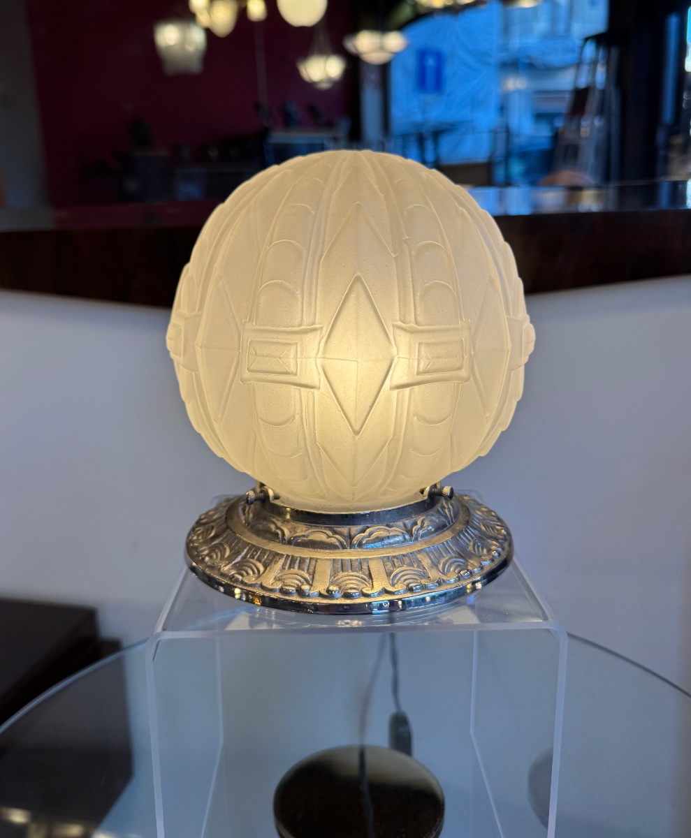 Lampe à poser / Veilleuse Art Déco « Boule » en verre pressé et bronze nickelé ( deco 1930 ) -photo-3
